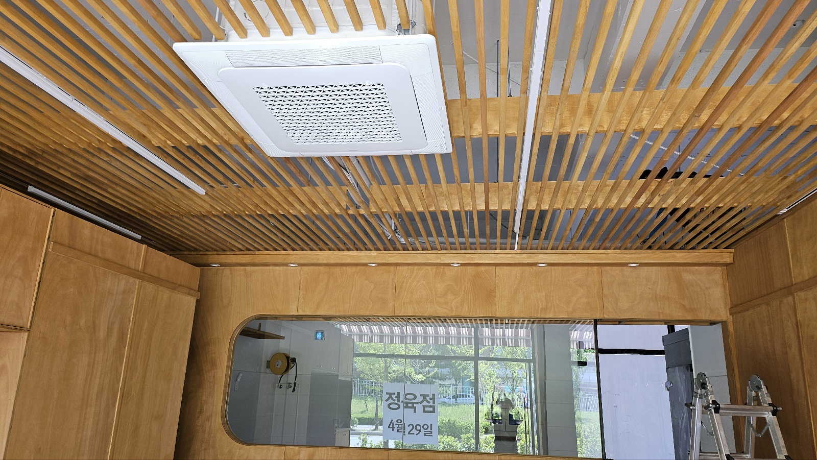 목재 루버 천장 제작 과정